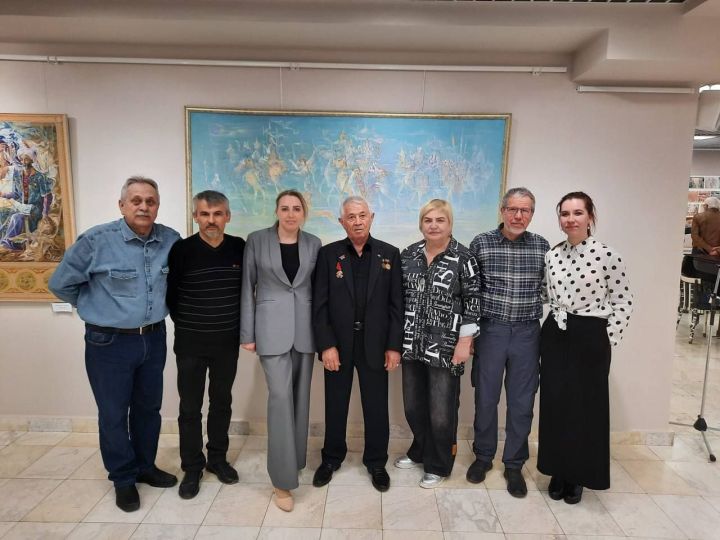 В Зеленодольской художественной галерее открылась юбилейная персональная выставка художника- монументалиста Озада Хабибуллина