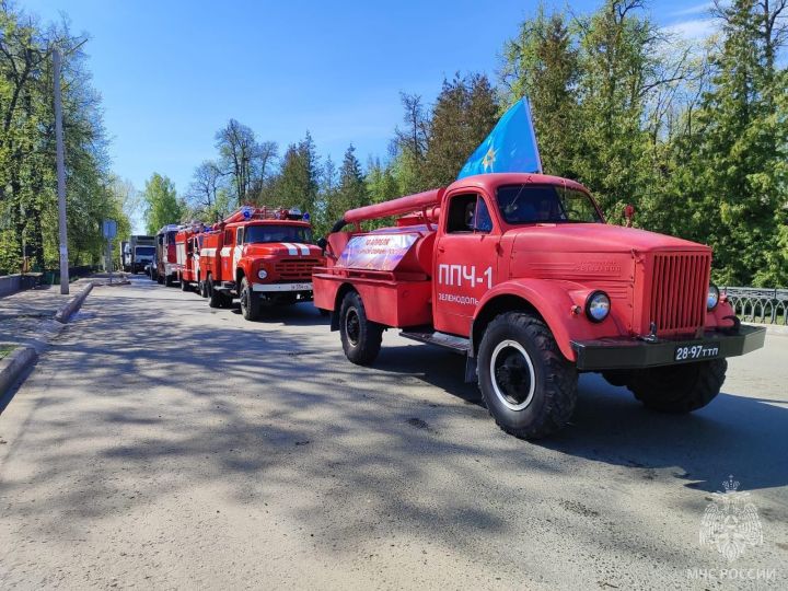В Зеленодольске прошел автопробег в честь 375-летия пожарной охраны России