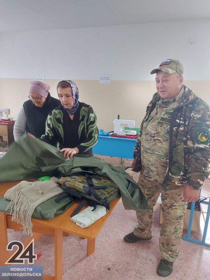 «Время выбрало нас»: нурлатские волонтеры помогают фронту, вдохновленные визитом земляка