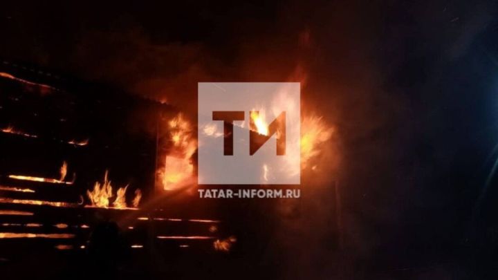 У поезда, сошедшего с рельс в Волгоградской области, загорелись вагоны