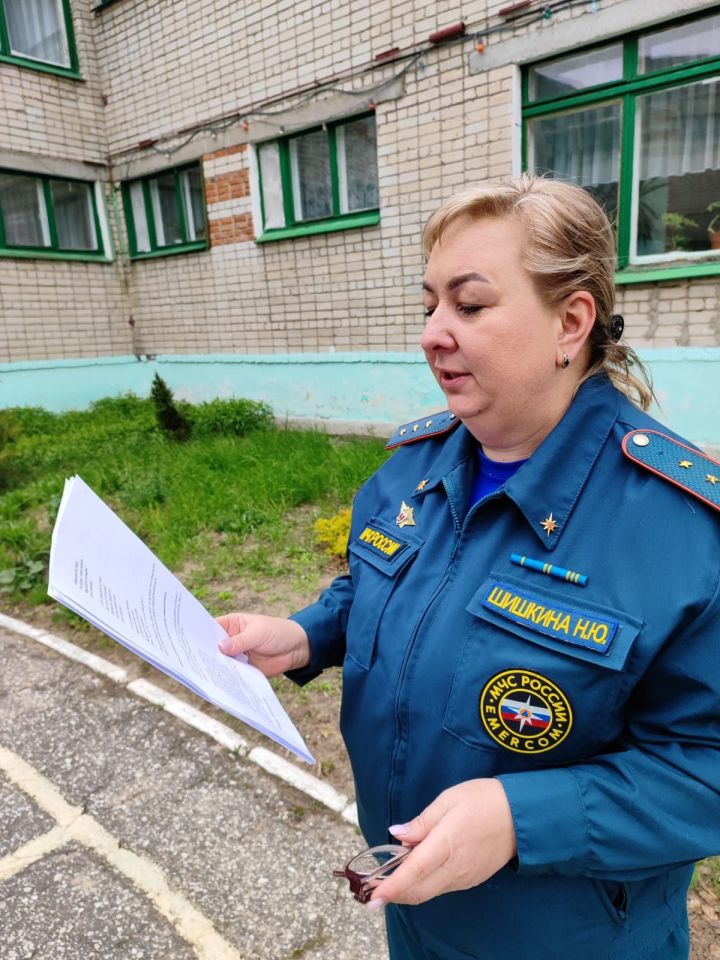 Сотрудники МЧС провели урок по пожарной безопасности в детском саду «Аленушка» города Зеленодольска