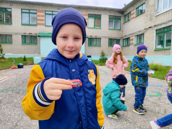 Сотрудники МЧС провели урок по пожарной безопасности в детском саду «Аленушка» города Зеленодольска