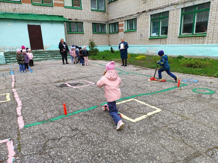 Сотрудники МЧС провели урок по пожарной безопасности в детском саду «Аленушка» города Зеленодольска