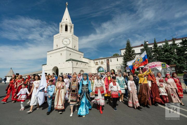В казанском параде Дружбы ко Дню России приняли участие около 50 народов