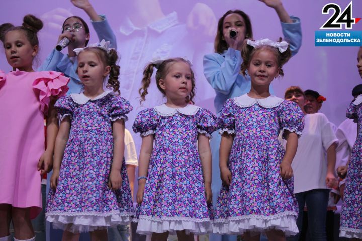 Зеленодольским ребятам в канун дня Защиты детей подарили «Оранжевое настроение»