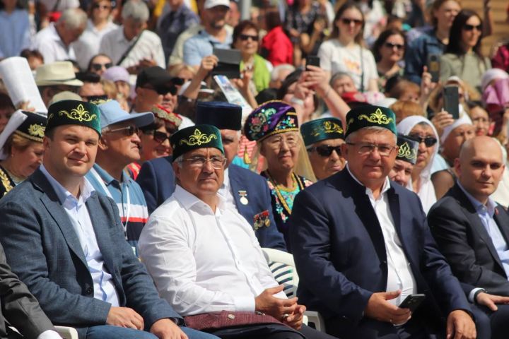 Зеленодольск привез частичку Татарстана в Омск: на Иртыше празднуют Сабантуй!