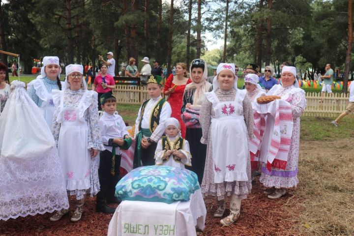 Зеленодольск привез частичку Татарстана в Омск: на Иртыше празднуют Сабантуй!