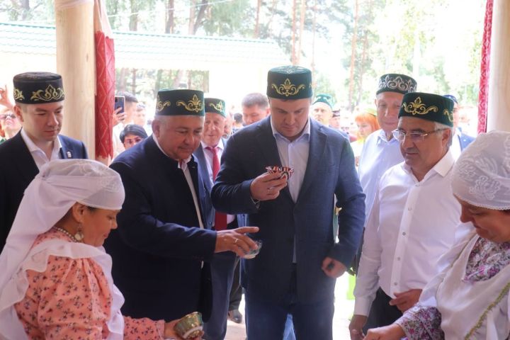 Зеленодольск привез частичку Татарстана в Омск: на Иртыше празднуют Сабантуй!