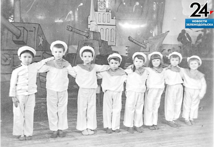 История одной фотографии: День ВМФ в детсаду № 12, 1942-43 г.