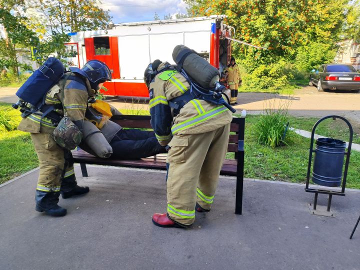 Зеленодольские пожарные провели учения в поселке Васильево