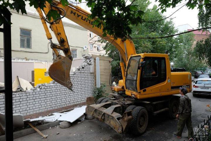 В Казани снесут девять незаконных торговых точек