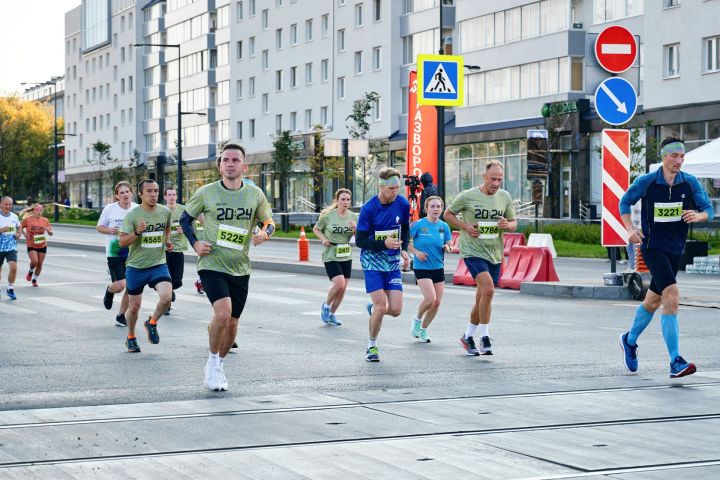 Командный дух и чувство локтя: В Перми состоялся один из самых масштабных забегов в стране — Пермский марафон