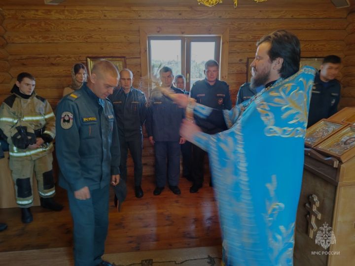 Зеленодольские пожарные отметили День иконы «Неопалимая купина»