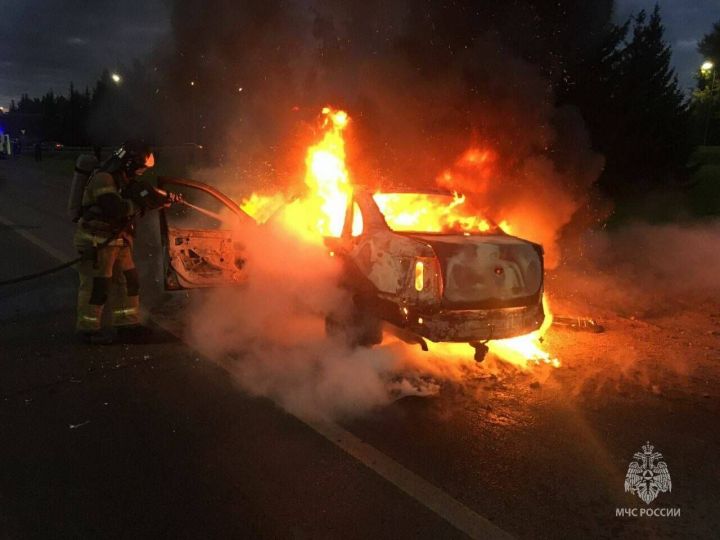 В Набережных Челнах произошло возгорание учебного автомобиля на ходу