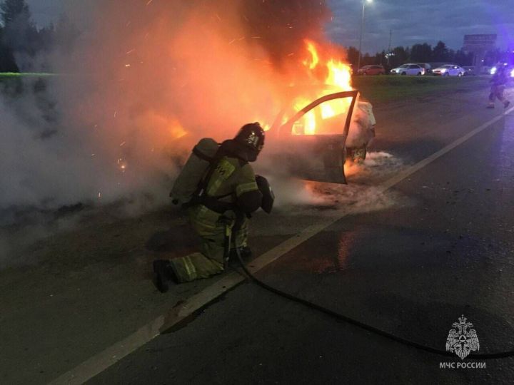 В Набережных Челнах произошло возгорание учебного автомобиля на ходу