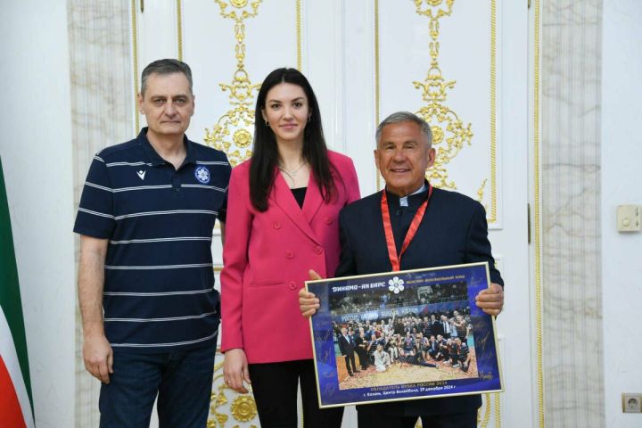 Раис РТ поздравил волейболисток «Динамо — Ак Барс» с победой в Кубке России