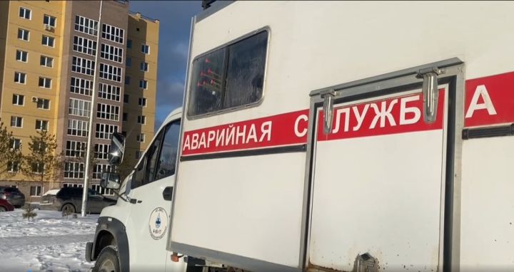 Сотрудники Водоканала проводят эксперимент в проблемном доме в Зеленодольске