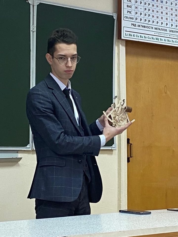 Юные демонстрируют знания в судостроении