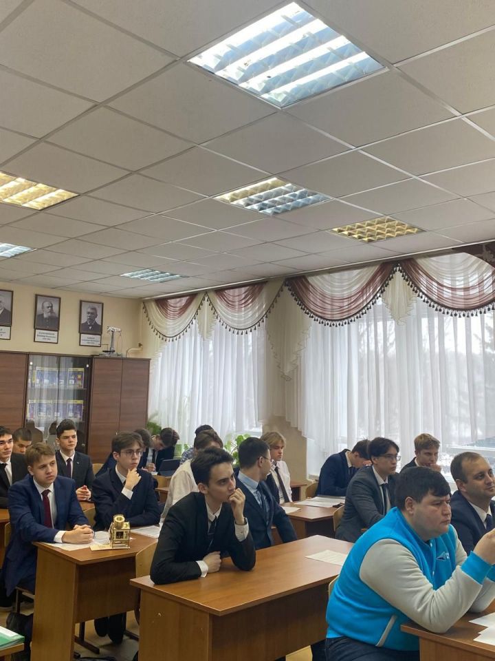 Юные демонстрируют знания в судостроении