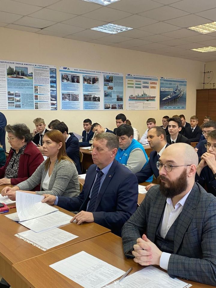 Юные демонстрируют знания в судостроении