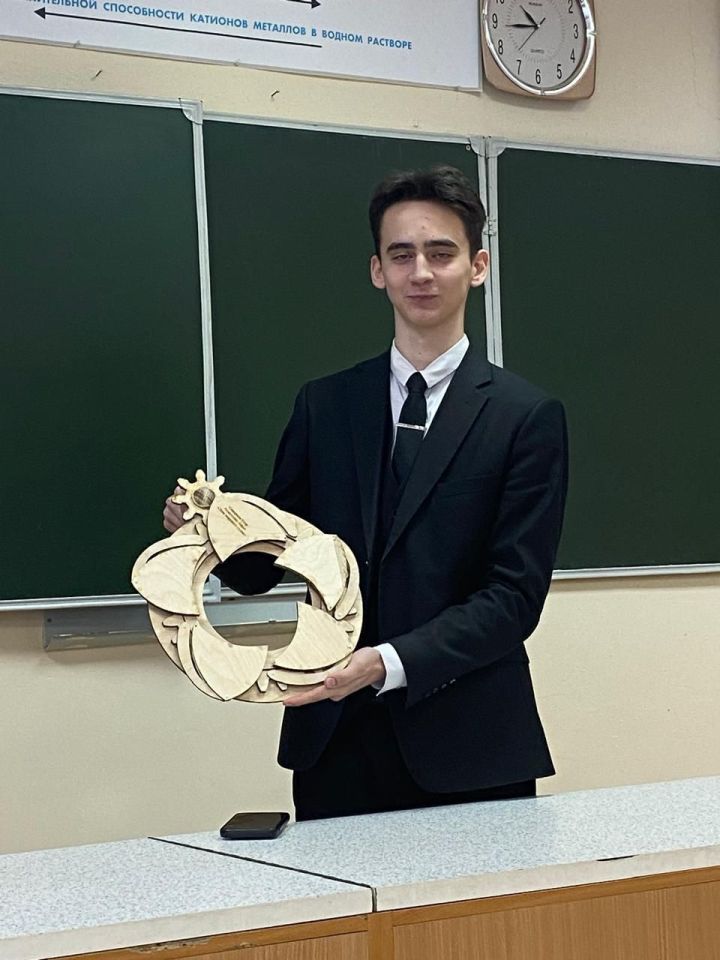 Юные демонстрируют знания в судостроении