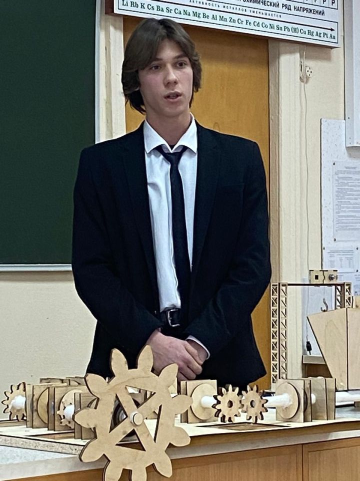 Юные демонстрируют знания в судостроении