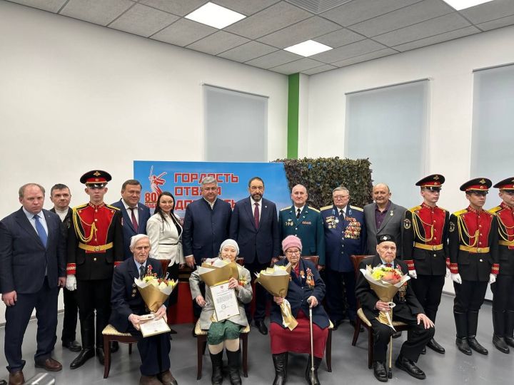 Мэр Зеленодольска Михаил Афанасьев поздравил старшее поколение с Международным днем пожилых людей