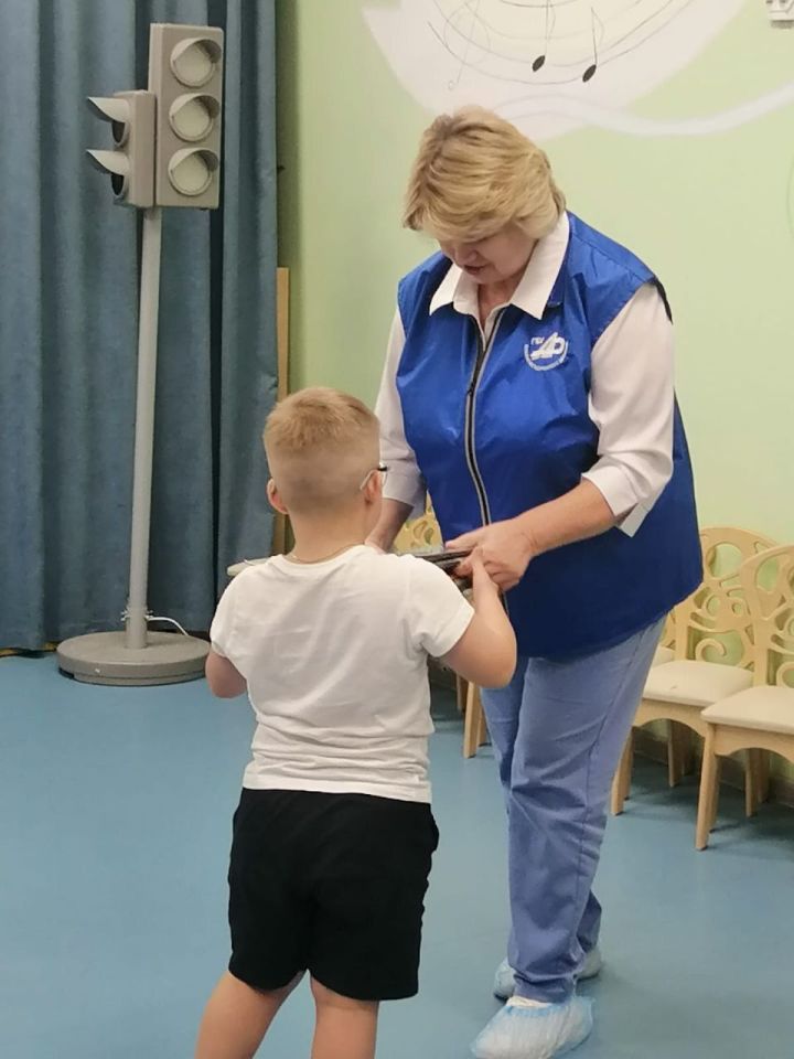 В детском саду № 27 «Журавушка» прошло занятие на тему «О чём говорят дорожные знаки?»