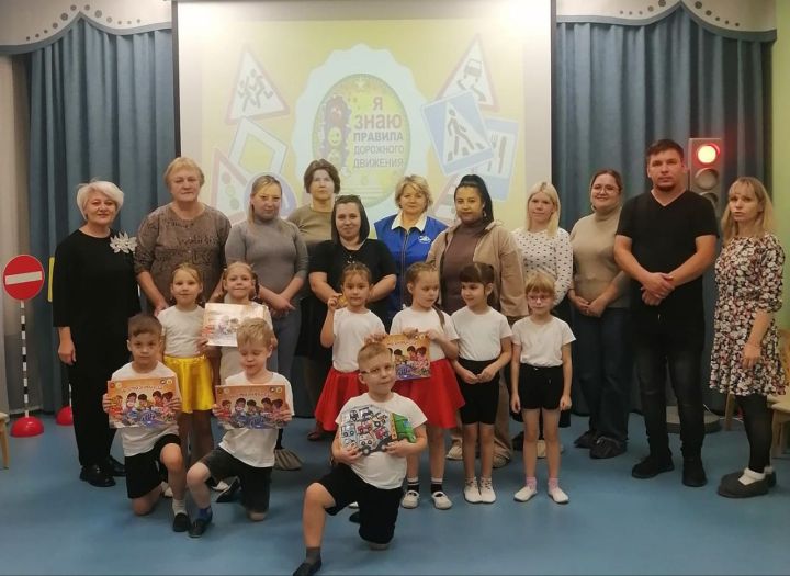 В детском саду № 27 «Журавушка» прошло занятие на тему «О чём говорят дорожные знаки?»