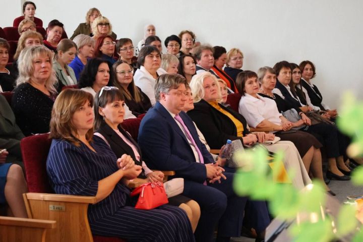 В Зеленодольске накануне профессионального праздника чествовали педагогов