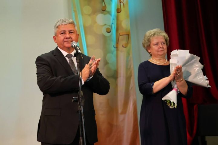 В Зеленодольске накануне профессионального праздника чествовали педагогов