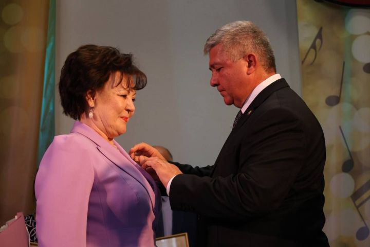 В Зеленодольске накануне профессионального праздника чествовали педагогов