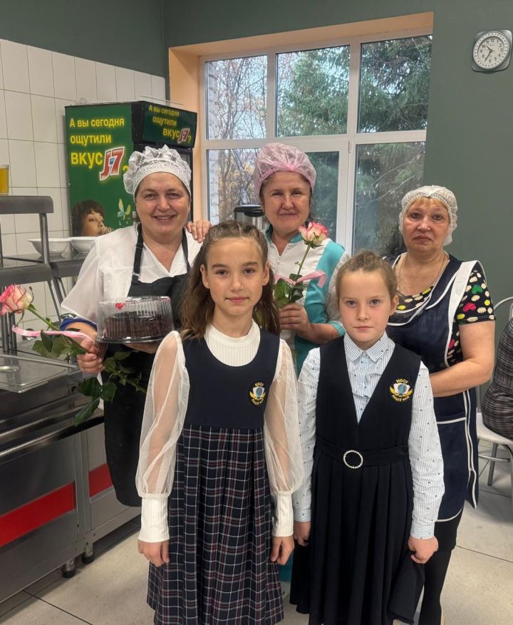 Зеленодольские лицеисты поздравили с праздником поваров