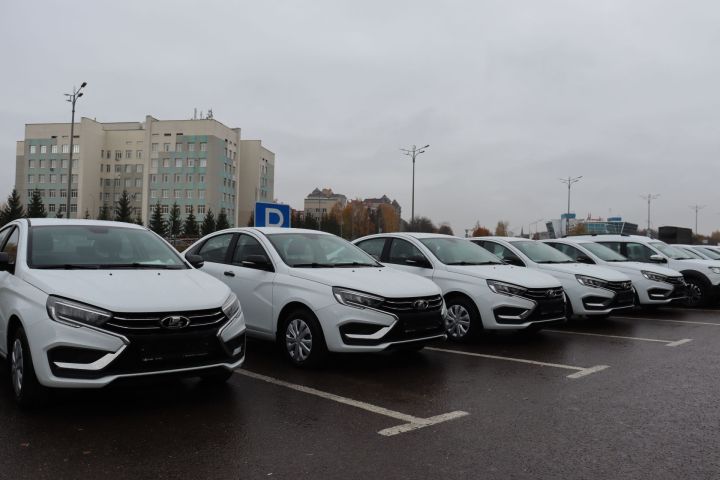 Отделение Соцфонда России по РТ вручило автомобили с автоматической коробкой передач пострадавшим на производстве