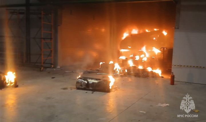 В Зеленодольске в строящемся здании предприятия произошел пожар