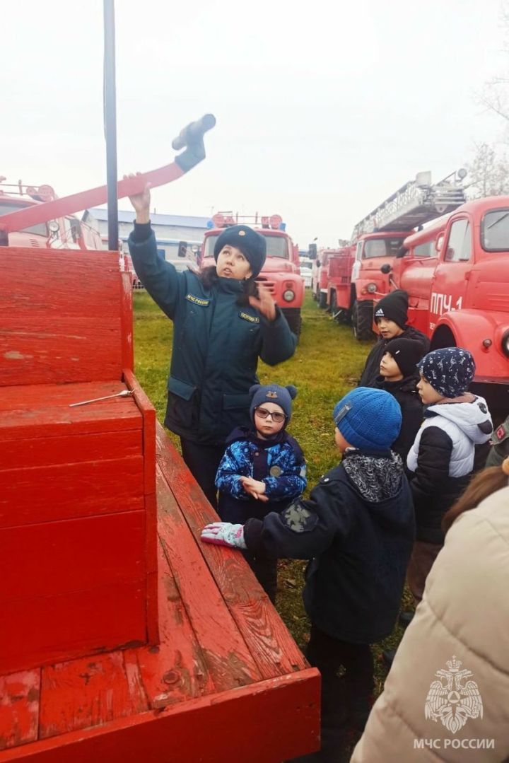В Зеленодольске для семей участников СВО организовали экскурсию в Музей пожарной охраны