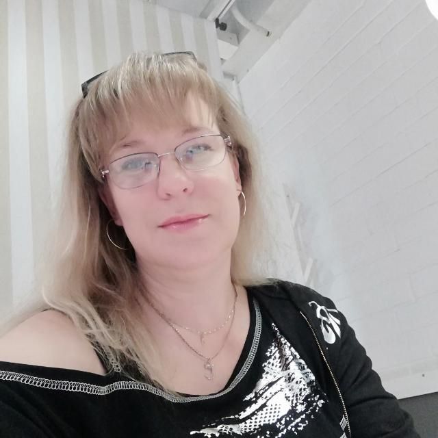 Тренер  адаптивной группы  Светлана Каюмова  более 10 лет учит плаванию особенных детей