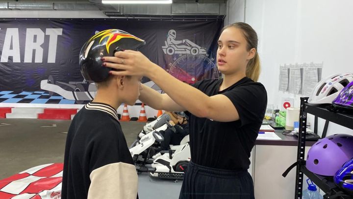 В Зеленодольске дети ветеранов боевых действий СВО освоили технику управления картингом