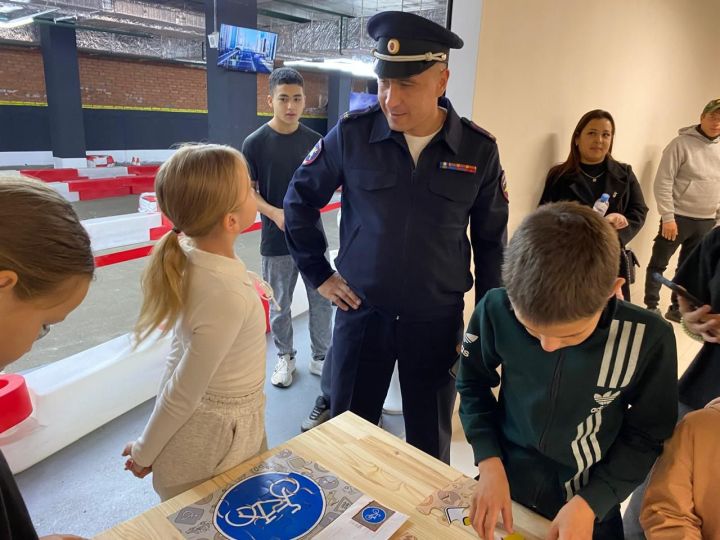 В Зеленодольске дети ветеранов боевых действий СВО освоили технику управления картингом