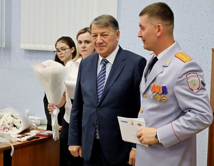 Радик Хасанов поздравил с праздником личный состав Зеленодольского ОМВД