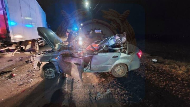 Водитель «Лады» погиб в результате ДТП с грузовиком на трассе Татарстана