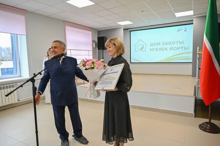 Раис Татарстана Рустам Минниханов в рамках рабочей поездки в Зеленодольск посетил новый «Дом Заботы»