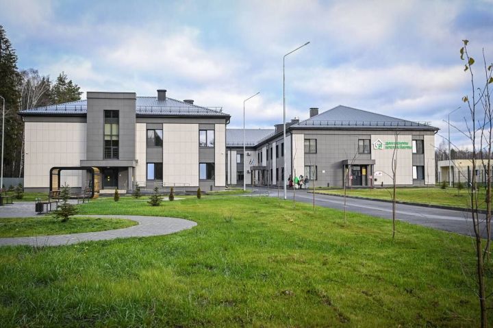 Раис Татарстана Рустам Минниханов в рамках рабочей поездки в Зеленодольск посетил новый «Дом Заботы»