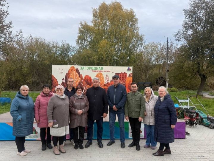 На улице Загородной активисты вместе с партнёрами создают цветущий сад