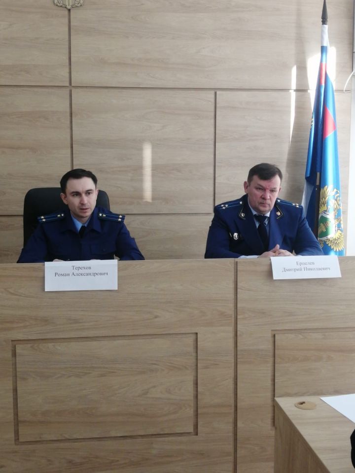 Казанский межрайонный природоохранный прокурор Роман Терехов провел прием граждан в Зеленодольске
