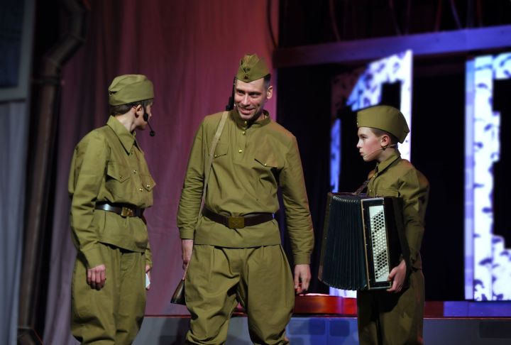 Зеленодольским зрителям представили музыкальную патриотическую притчу «Храни меня, любимая!»