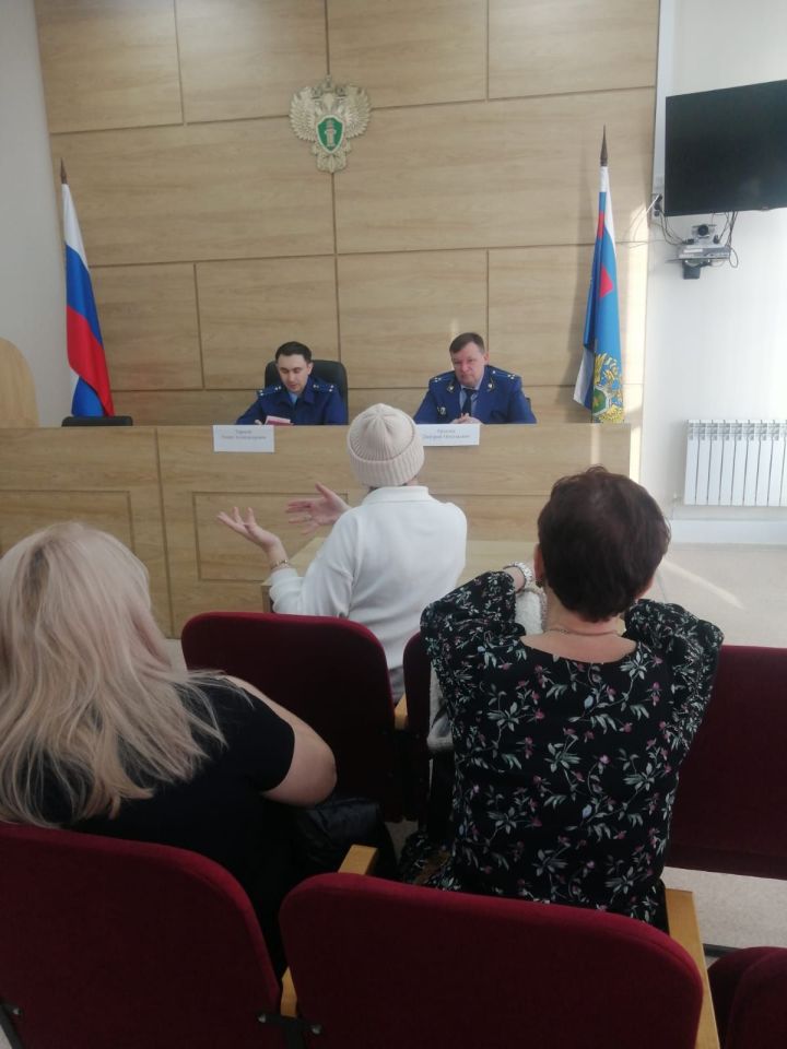 Казанский межрайонный природоохранный прокурор Роман Терехов провел прием граждан в Зеленодольске