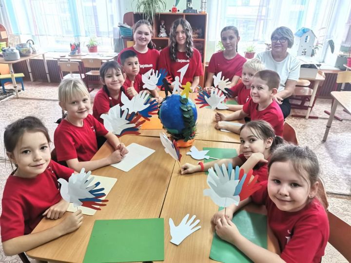 Воспитанники детского сада №22 «Малыш» вместе с активистами «Движения Первых» школы №4 провели яркий праздник