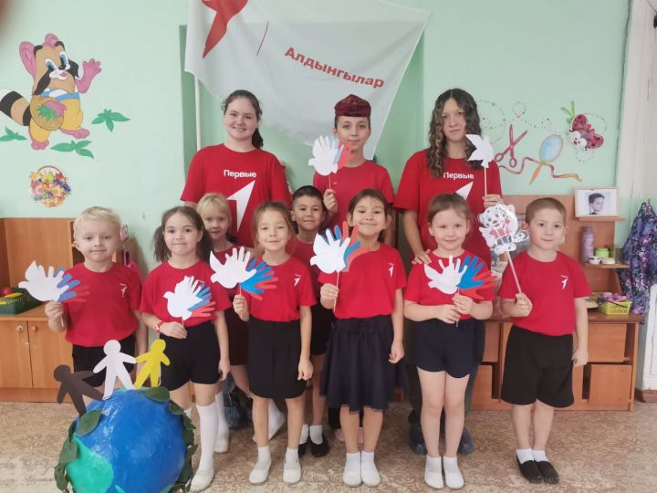 Воспитанники детского сада №22 «Малыш» вместе с активистами «Движения Первых» школы №4 провели яркий праздник