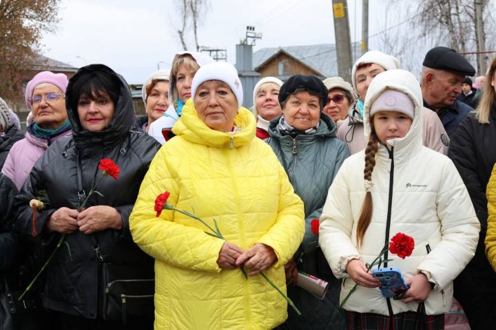 В поселке Васильево открыли обновленный памятник В.И. Ленину